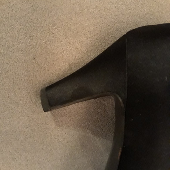 Gorgeous Salvatore Ferragamo women's black heels size 10 - Picture 6 of 7